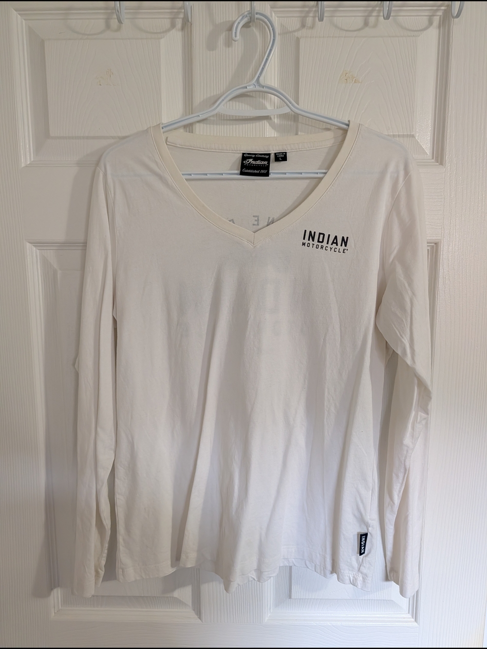 Indian Motorcycle Women's Long Sleeve V-Neck Tee in Cream